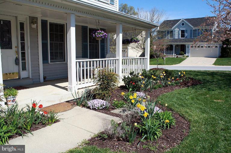 9610 Kings Grant Road Laurel, MD 20723 - Photo 3 of 18 Custom Landscaping - Pride of the Neighborhood!
