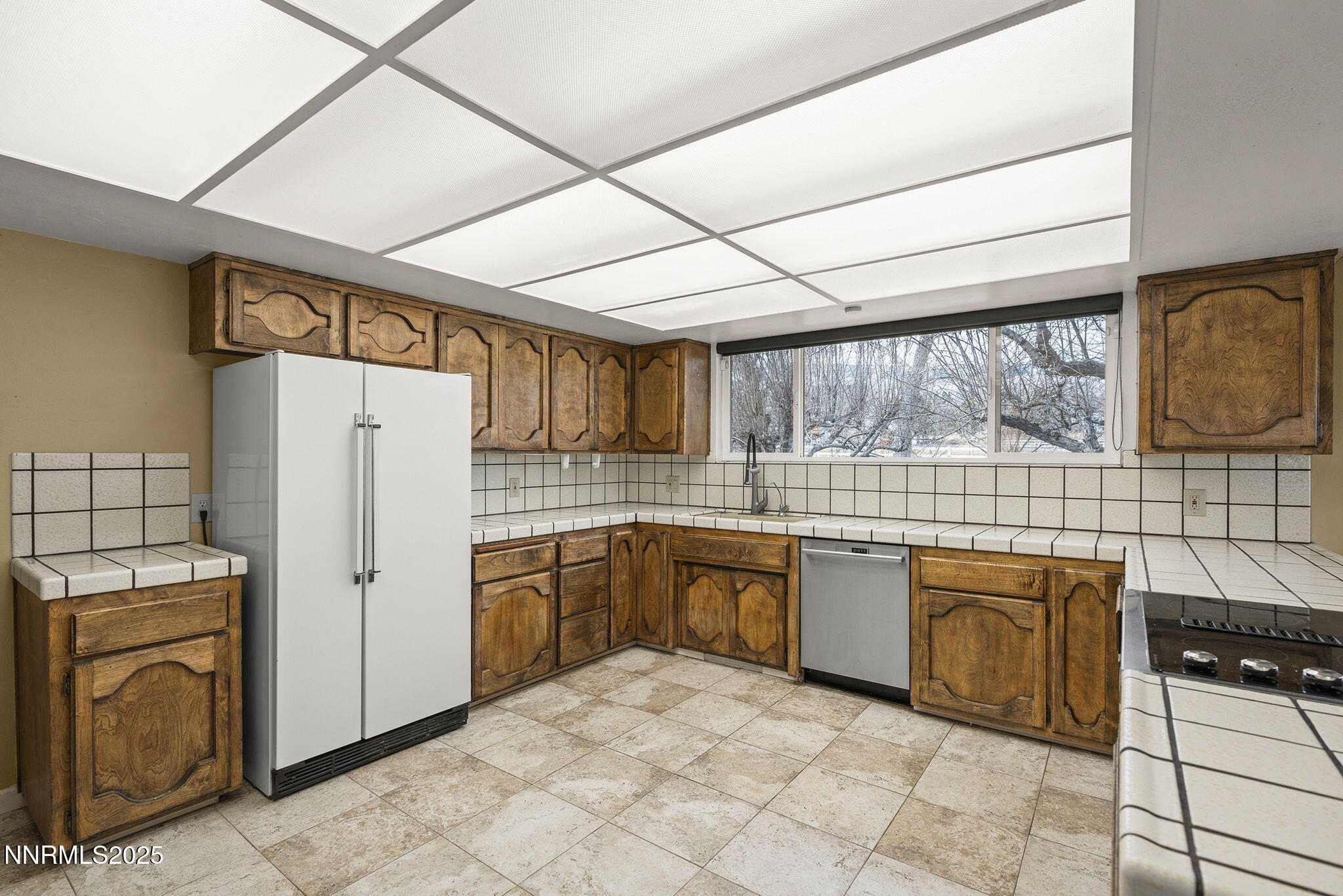 8355 Lakeside Drive Reno, NV 89511 - Photo 19 of 36 a kitchen with a refrigerator and a sink