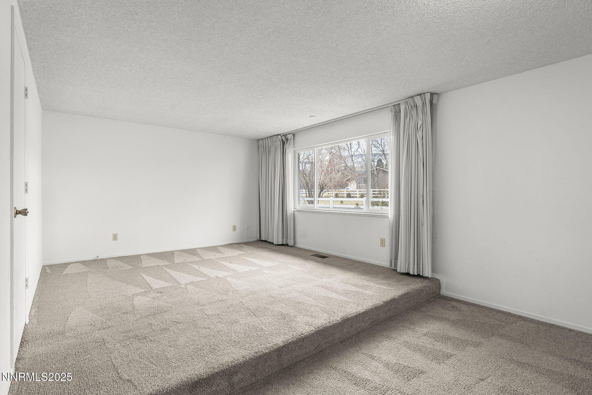 8355 Lakeside Drive Reno, NV 89511 - Photo 22 of 36 26-web-or-mls-_DSC2252