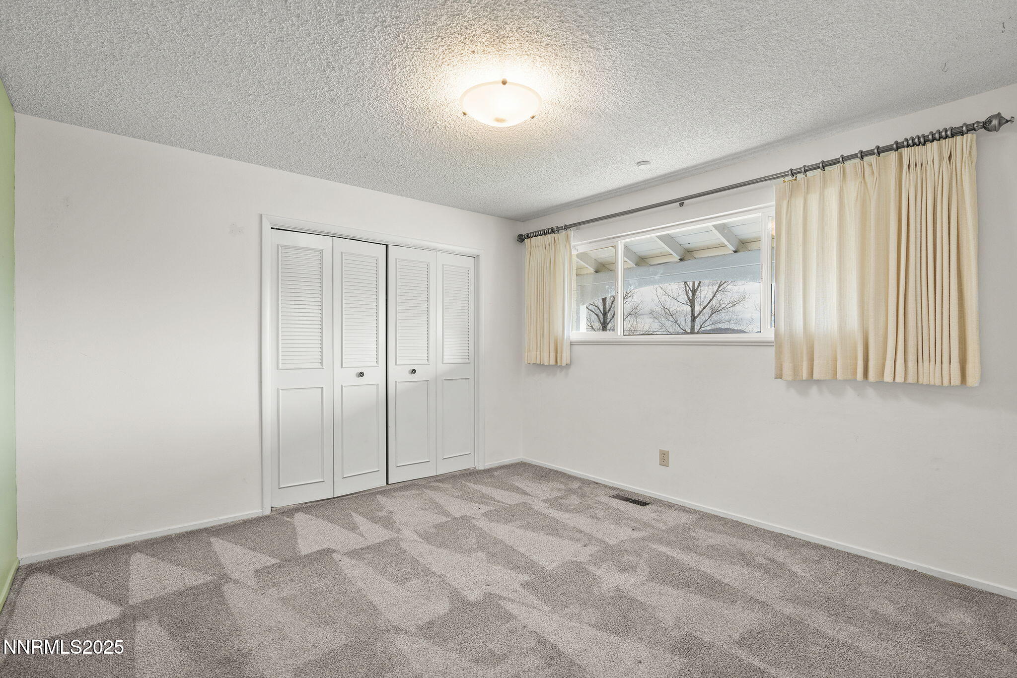 8355 Lakeside Drive Reno, NV 89511 - Photo 28 of 36 an empty room with windows and closet
