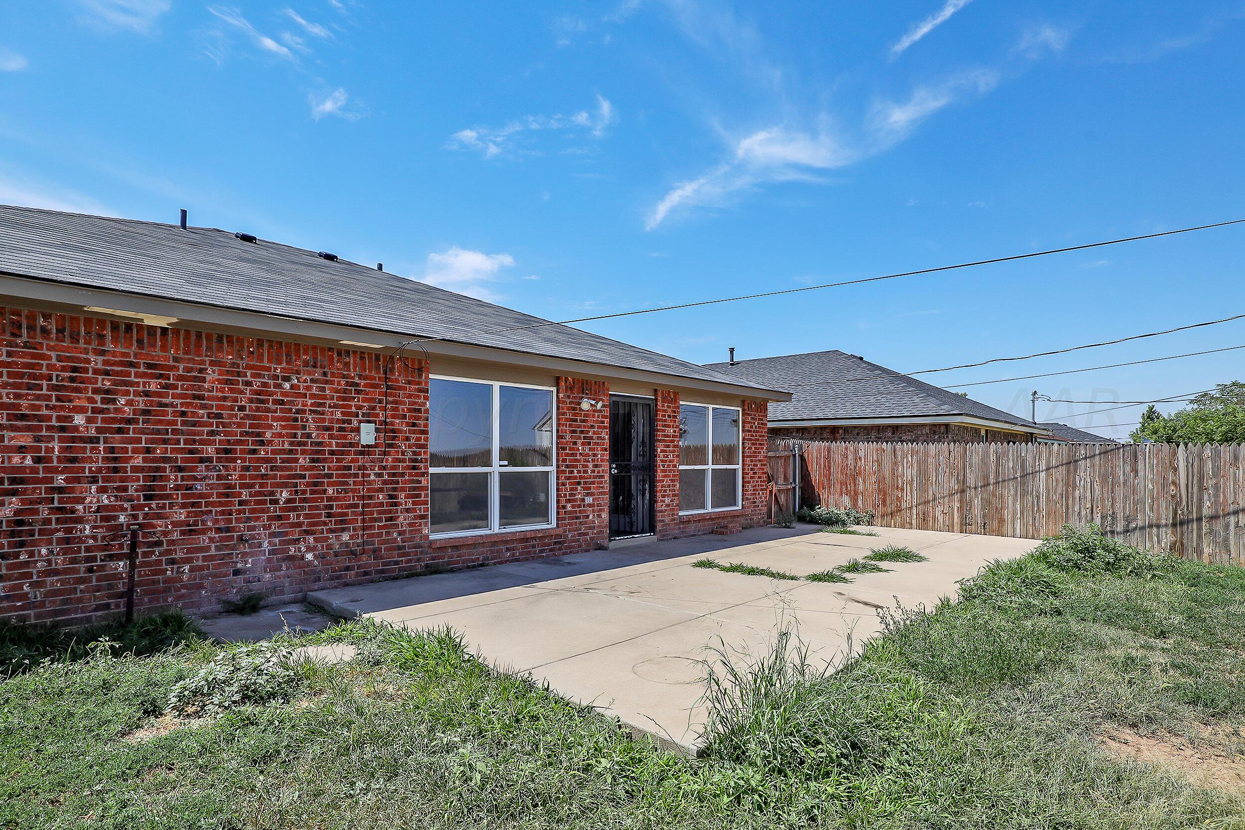 1025 Ketler Street Amarillo, TX 79104 - Photo 28 of 29 a view of a house with a yard and porch
