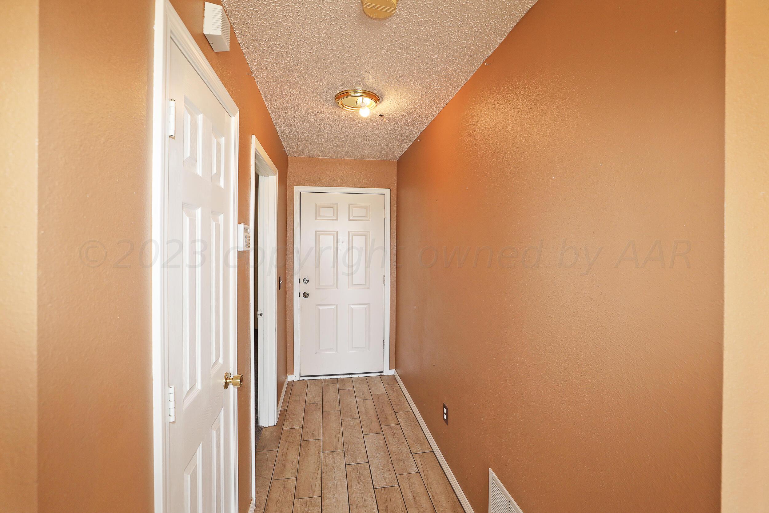 1025 Ketler Street Amarillo, TX 79104 - Photo 4 of 29 a view of a hallway with wooden floor