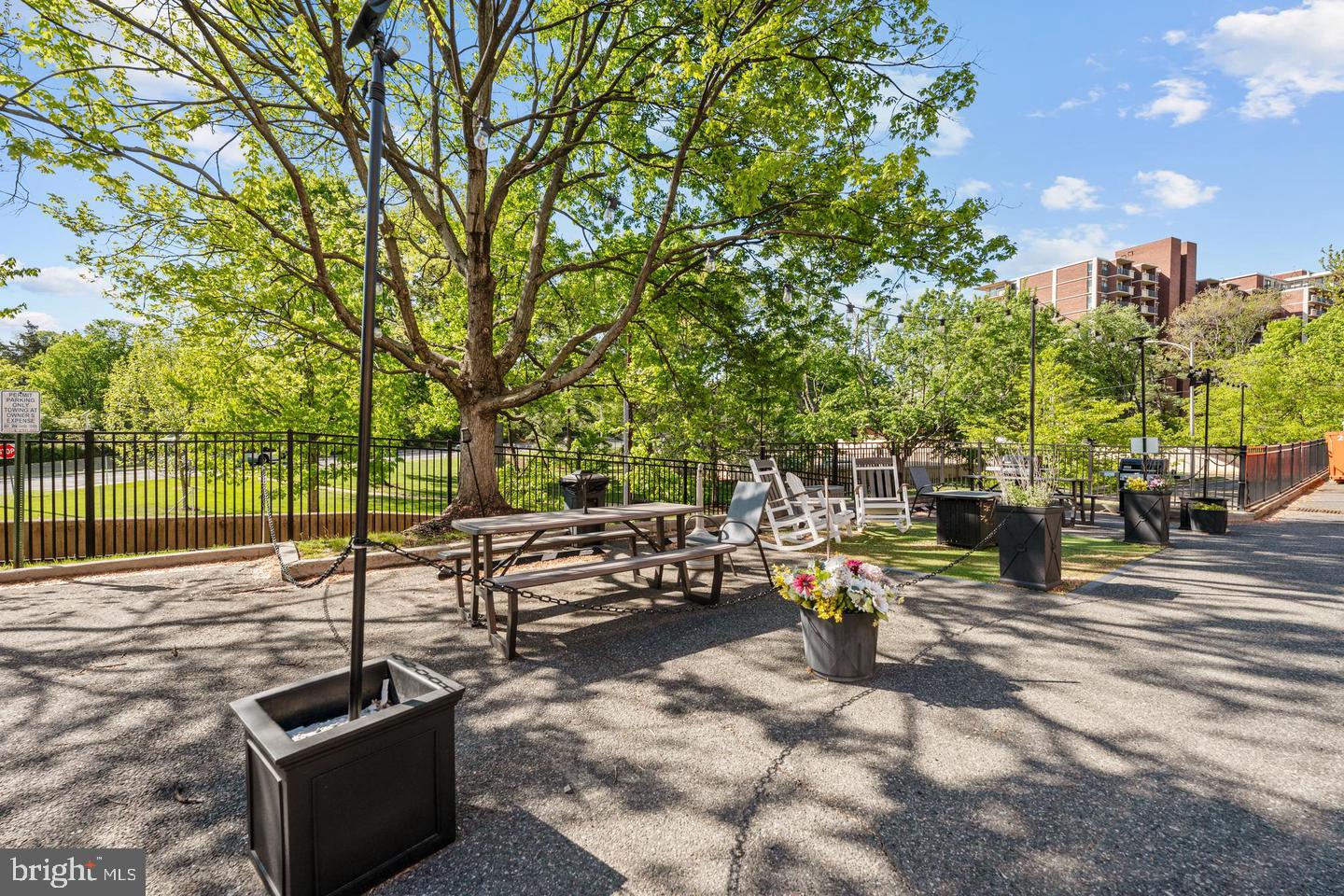1300 South Arlington Ridge Road, Unit 314 Arlington, VA 22202 - Photo 23 of 34 Picnic Area
