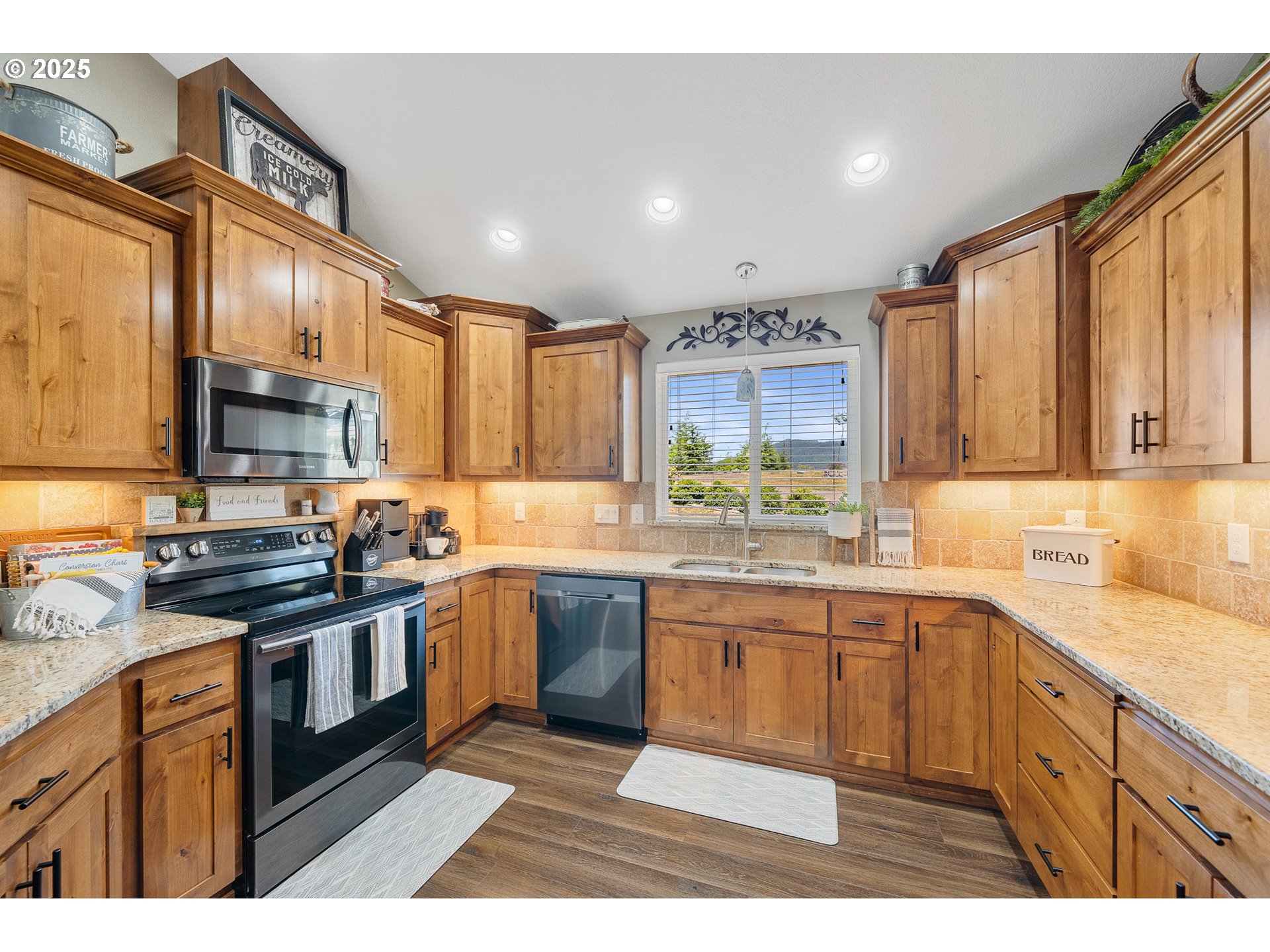 10340 Skyview Road Tillamook, OR 97141 - Photo 15 of 38 Gallery Image 15
