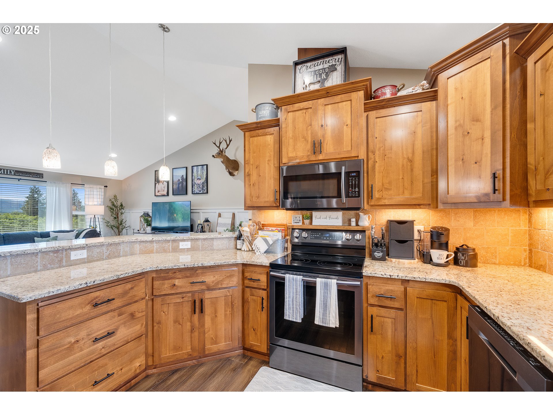 10340 Skyview Road Tillamook, OR 97141 - Photo 16 of 38 Gallery Image 16