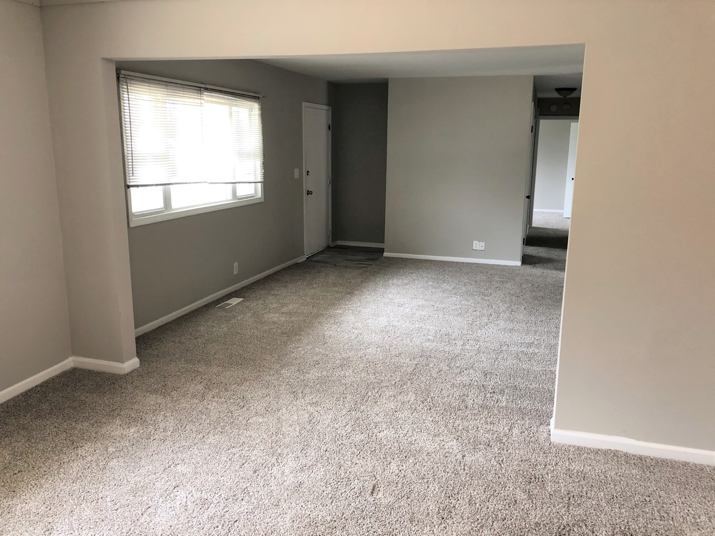 70 Pueblo Road Montgomery, IL 60538 - Photo 3 of 13 an empty room with a window