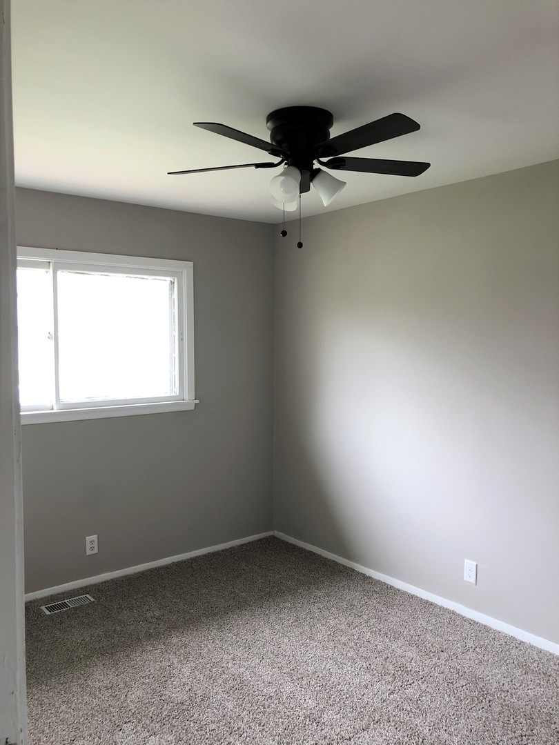 70 Pueblo Road Montgomery, IL 60538 - Photo 8 of 13 an empty room with a window