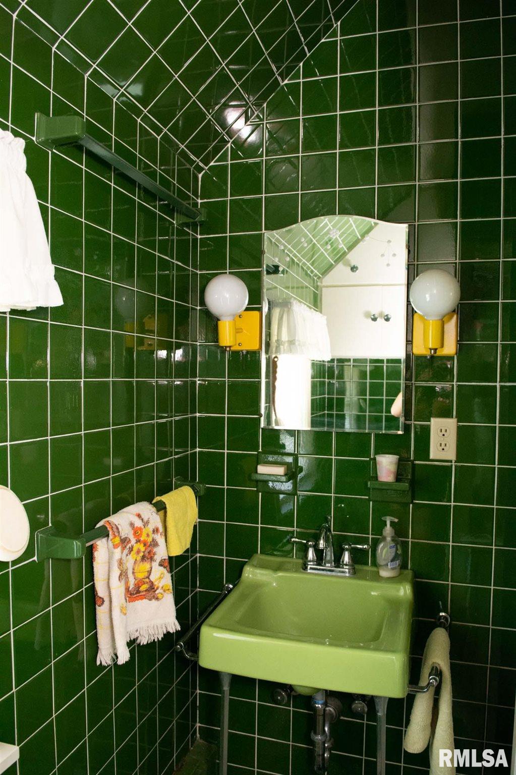 1320 Main Avenue Clinton, IA 52732 - Photo 38 of 49