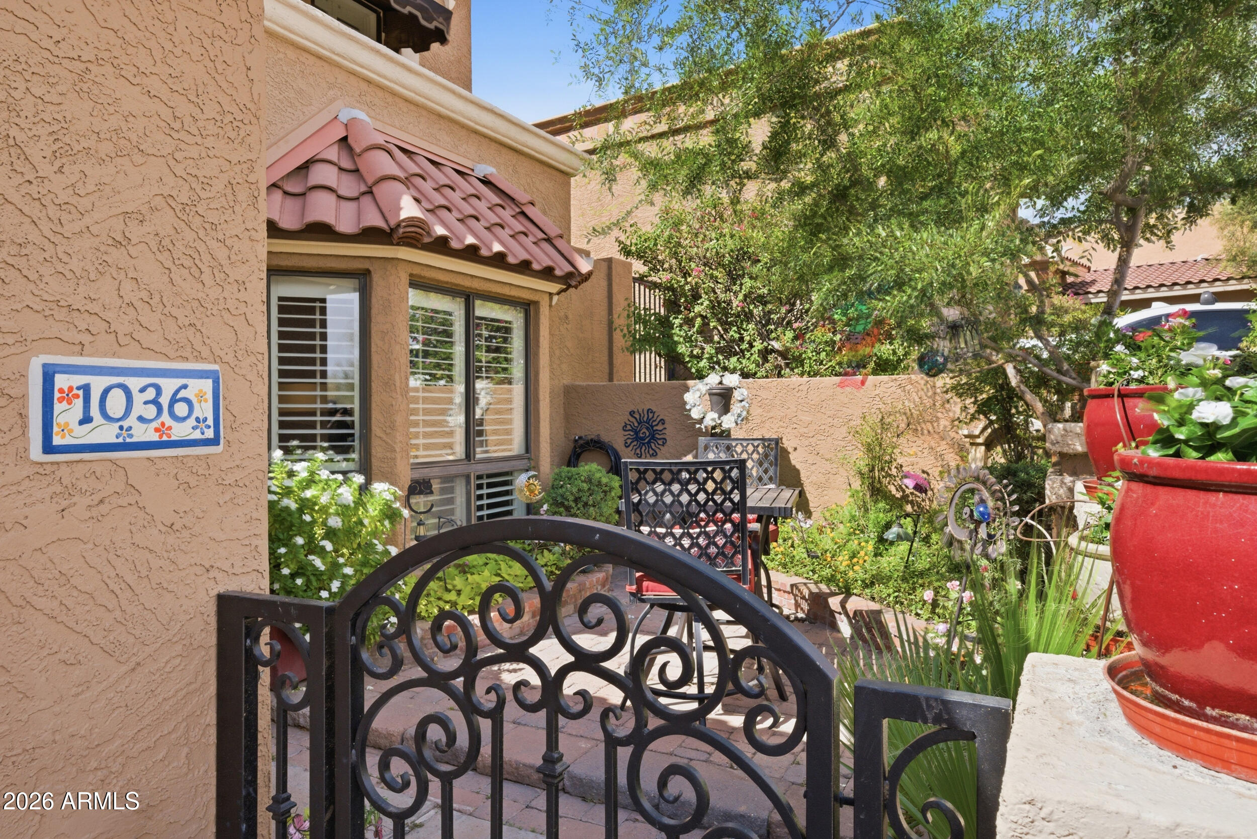 1036 East Shangri La Road Phoenix, AZ 85020 - Photo 2 of 58 Front Entry