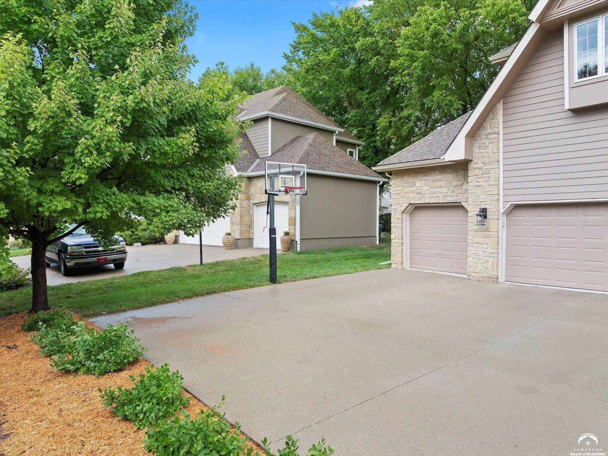 5204 Foxchase Drive Lawrence, KS 66049 - Photo 4 of 61