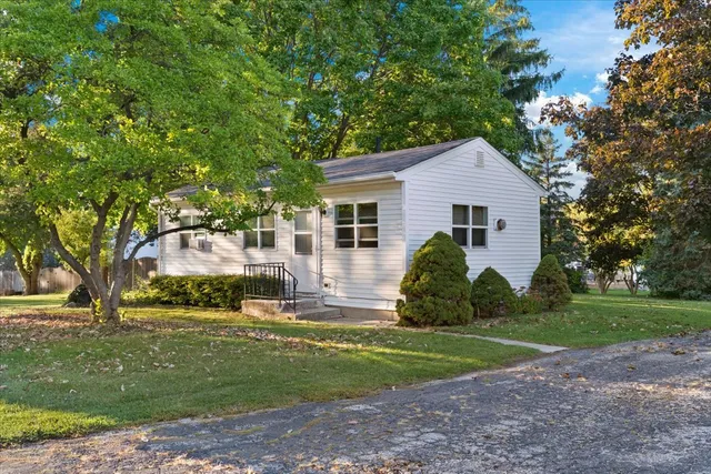 $525,000 | 116 East Monaville Road, Lake Villa, IL 60046