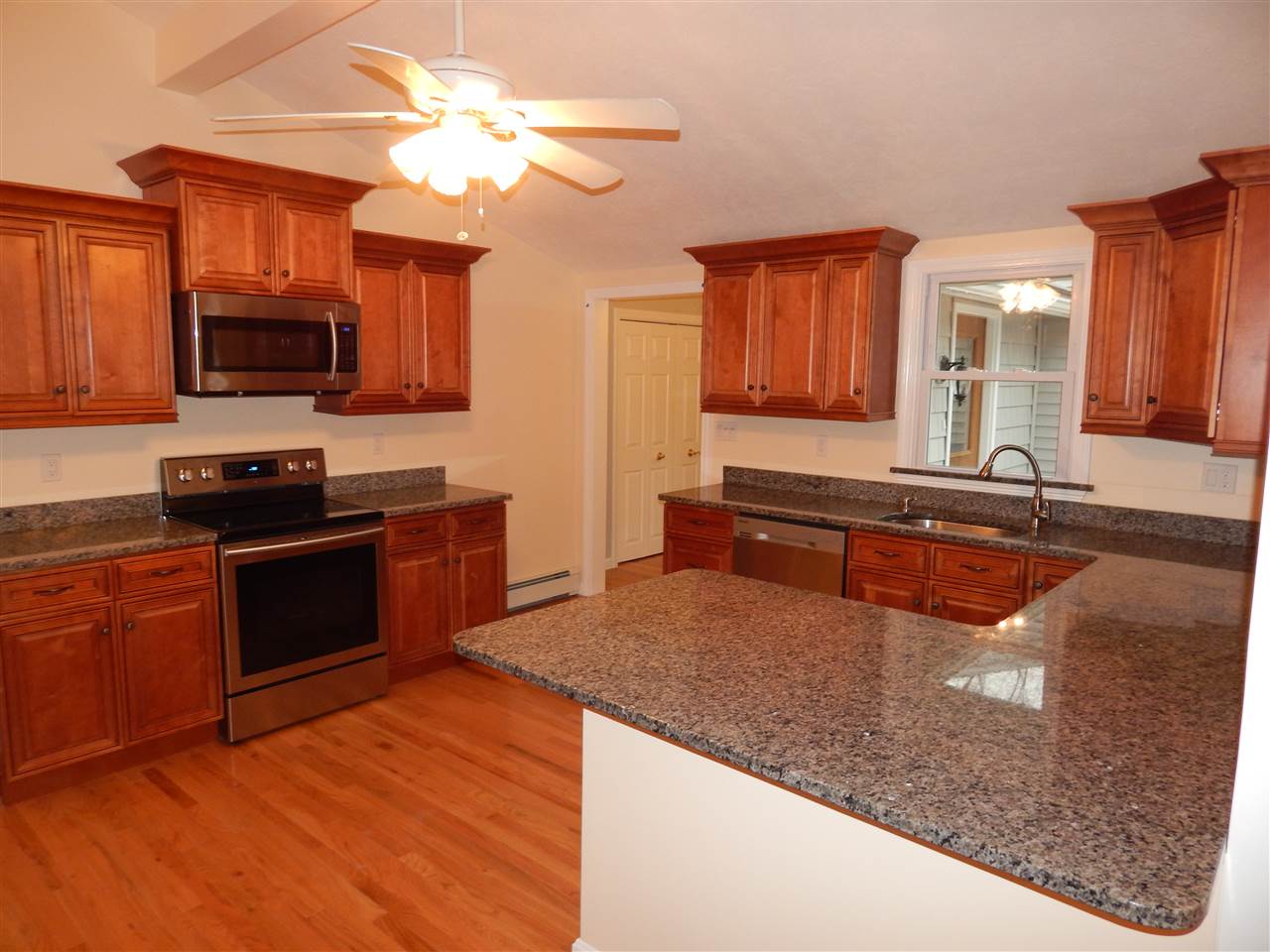 27 Keyes Hill Road Pelham, NH 03076 - Photo 4 of 22