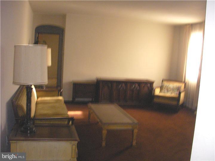 5822 Drexel Road Philadelphia, PA 19131 - Photo 10 of 12 Living Room