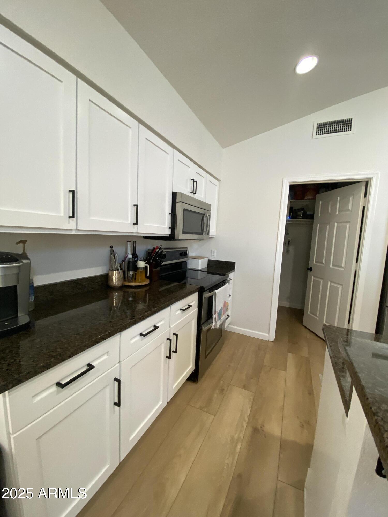 19004 North 71st Drive Glendale, AZ 85308 - Photo 9 of 32 kit1