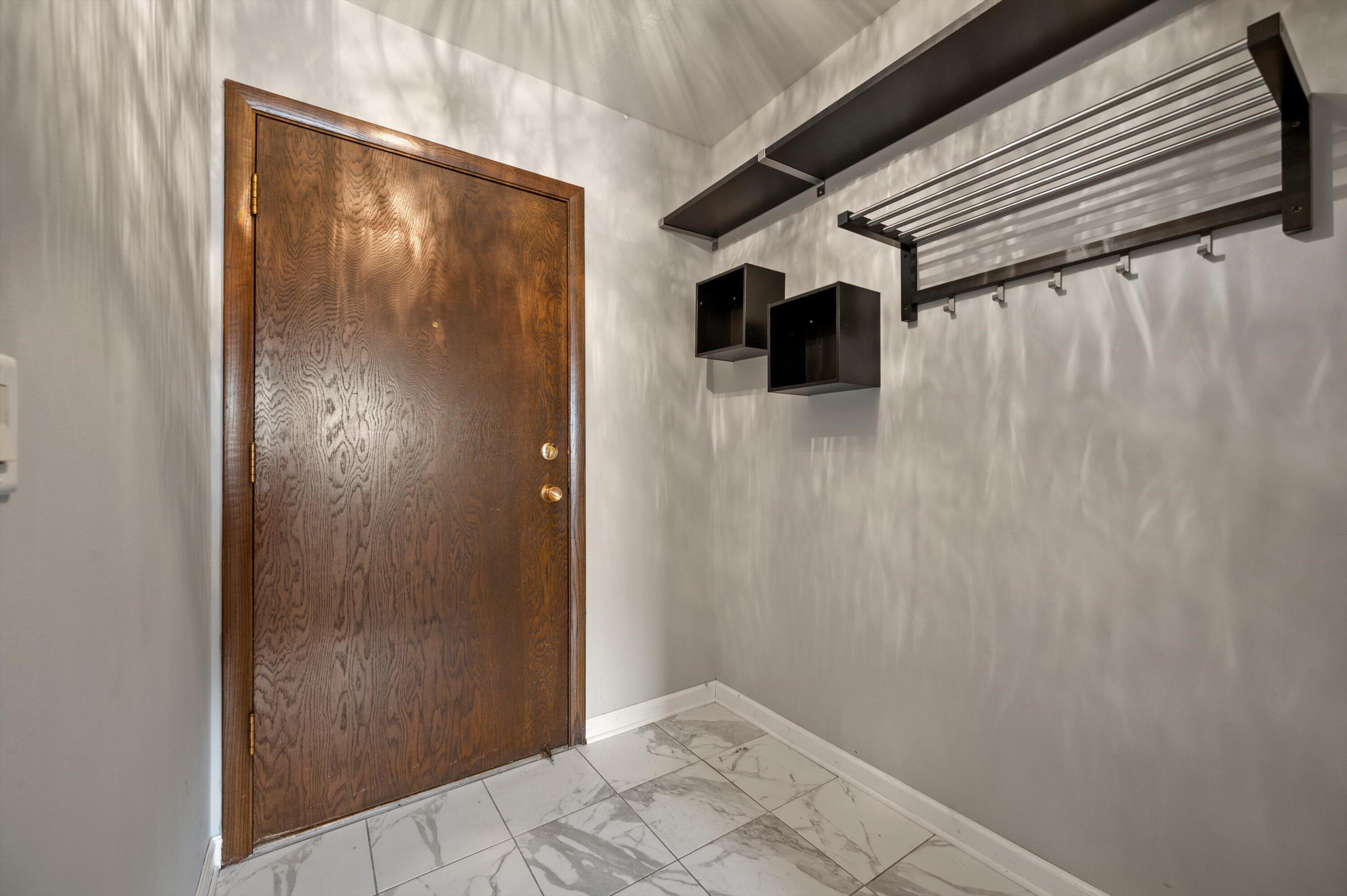 425 West Willow Court, Unit 222 Fox Point, WI 53217 - Photo 3 of 25 425 W Willow Ct 222, Fox Point, WI 53217