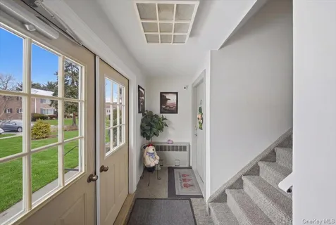 $259,000 | 205 Edmunton Drive, Unit H18, North Babylon, NY 11703