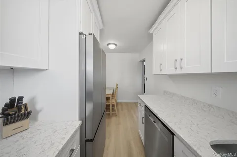 $259,000 | 205 Edmunton Drive, Unit H18, North Babylon, NY 11703