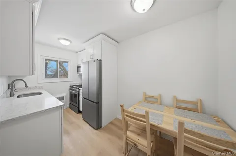 $259,000 | 205 Edmunton Drive, Unit H18, North Babylon, NY 11703