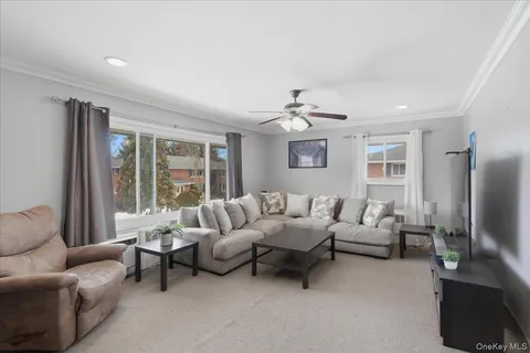 $259,000 | 205 Edmunton Drive, Unit H18, North Babylon, NY 11703