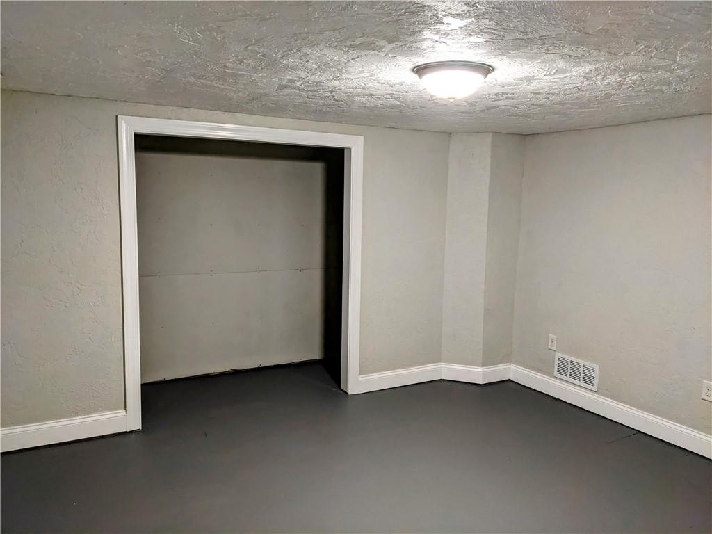 432 Raspberry Drive Monroeville, PA 15146 - Photo 31 of 39 an empty room with a window