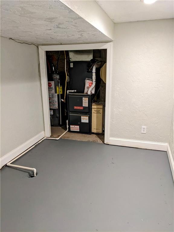 432 Raspberry Drive Monroeville, PA 15146 - Photo 32 of 39 an empty room with window