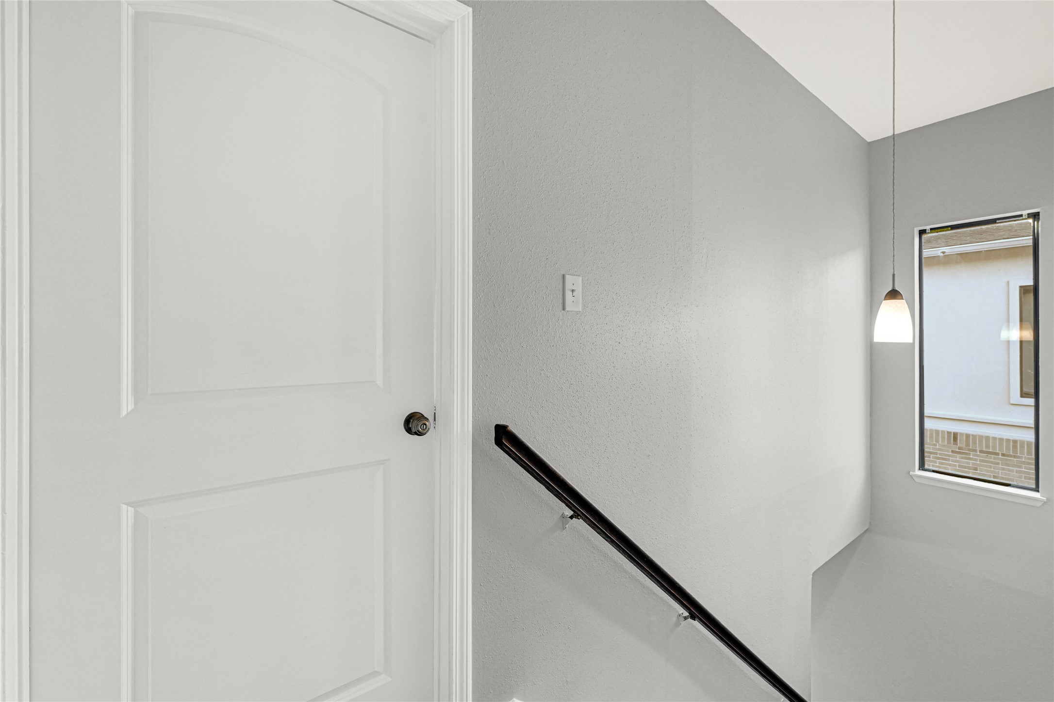 2425 Augusta Drive, Unit 29 Houston, TX 77057 - Photo 13 of 23 a view of hallway with window