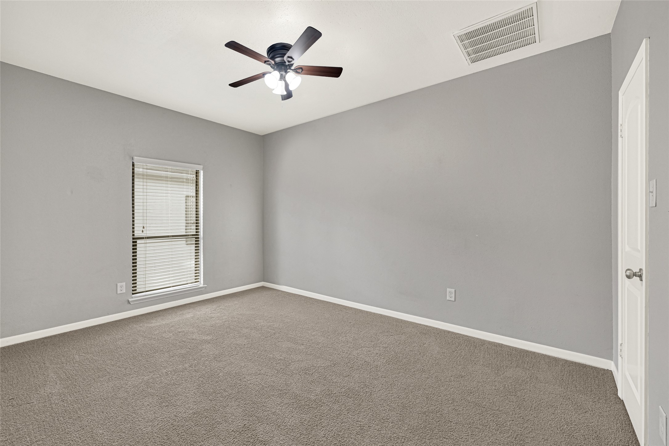 2425 Augusta Drive, Unit 29 Houston, TX 77057 - Photo 18 of 23 an empty room with a window and a ceiling fan