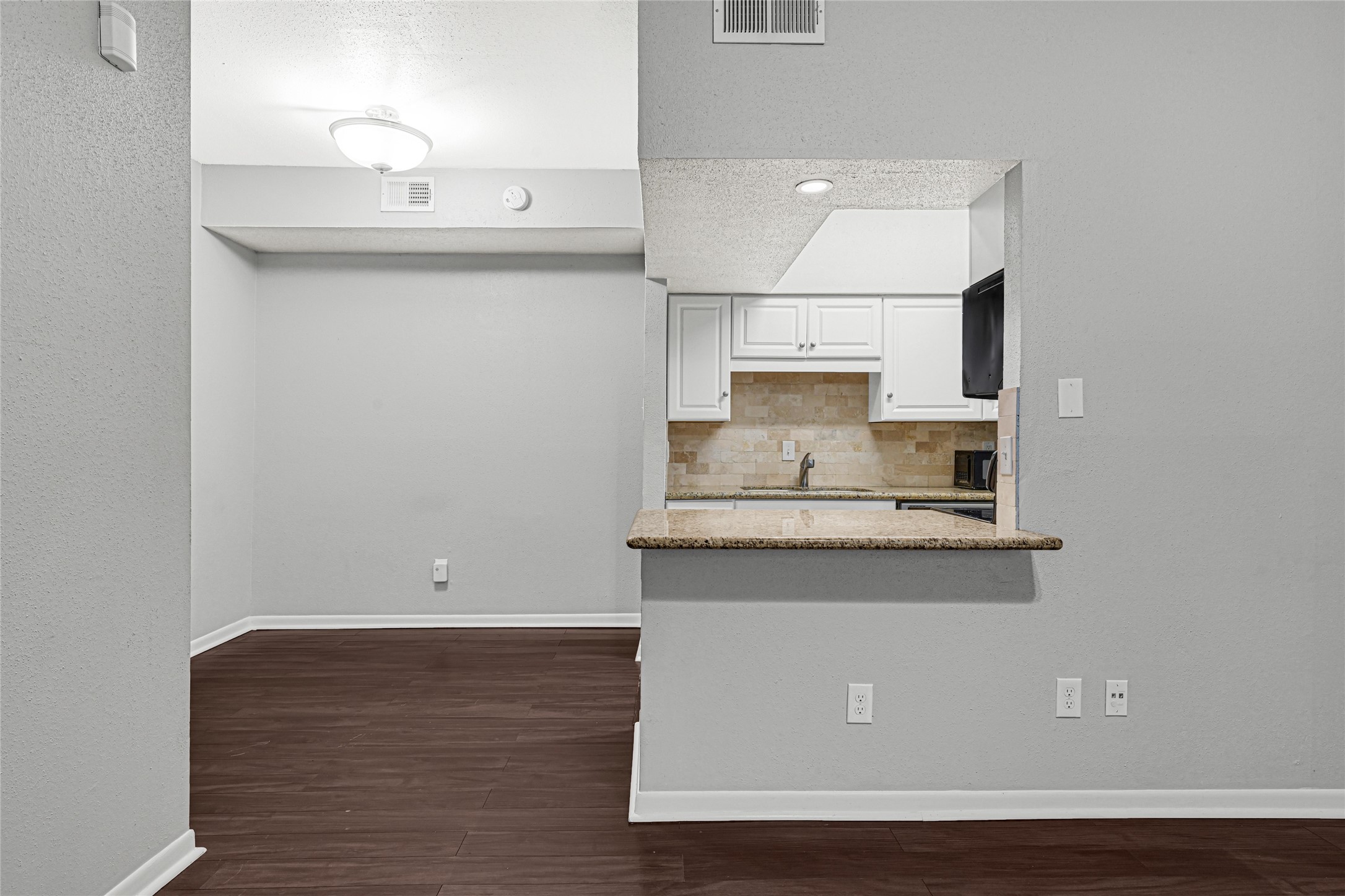 2425 Augusta Drive, Unit 29 Houston, TX 77057 - Photo 5 of 23