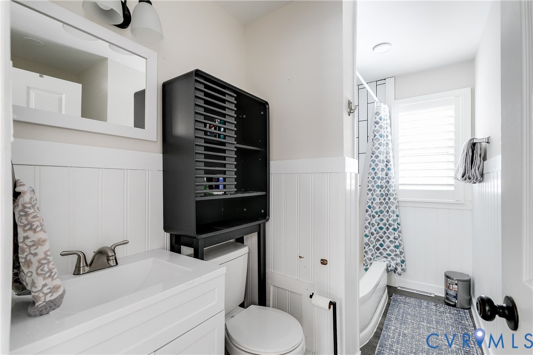 2815 Caniff Road Richmond, VA 23223 - Photo 16 of 39 a bathroom with a sink toilet and shower