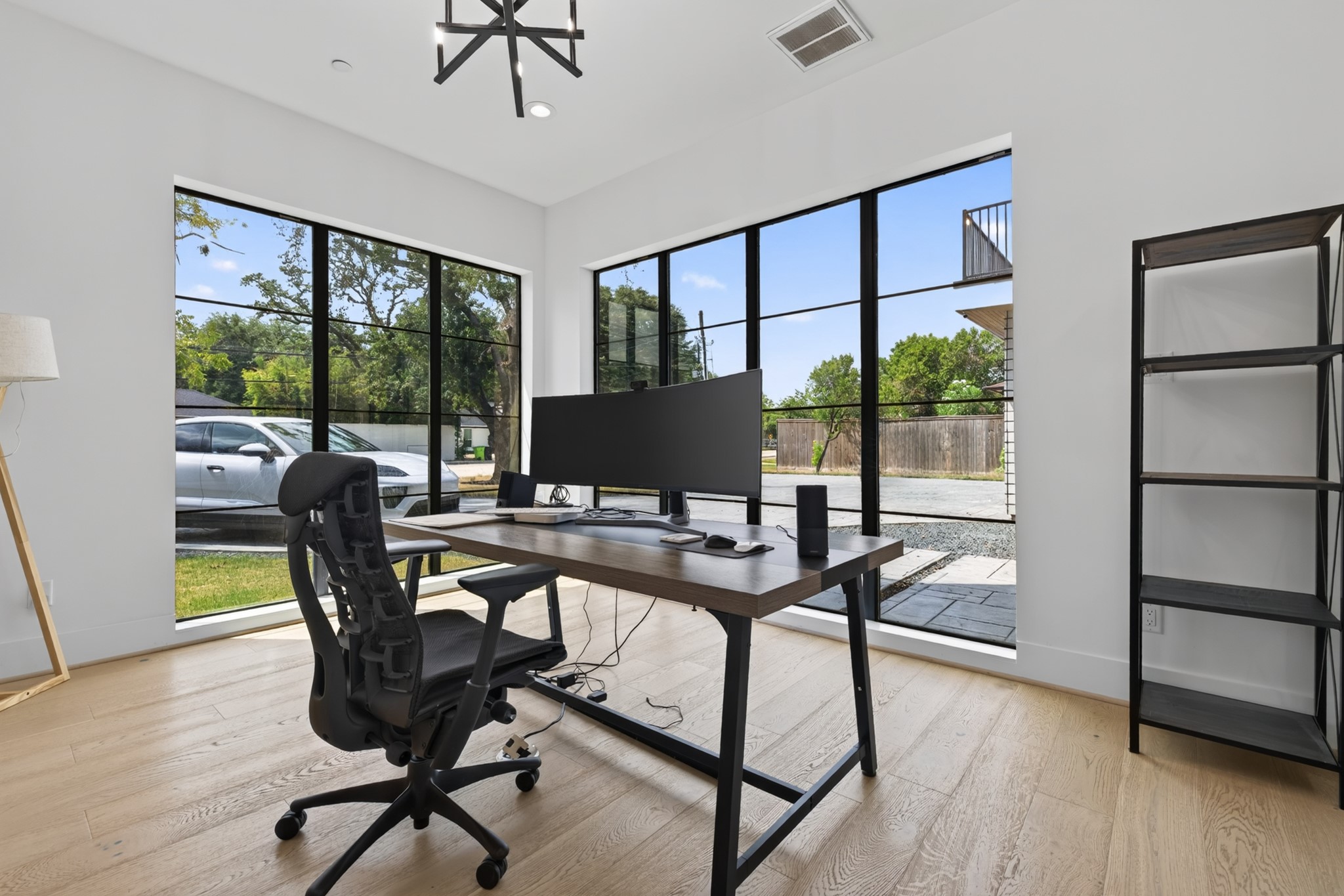 1432 Bingle Road Houston, TX 77055 - Photo 6 of 50 Gallery Image 6