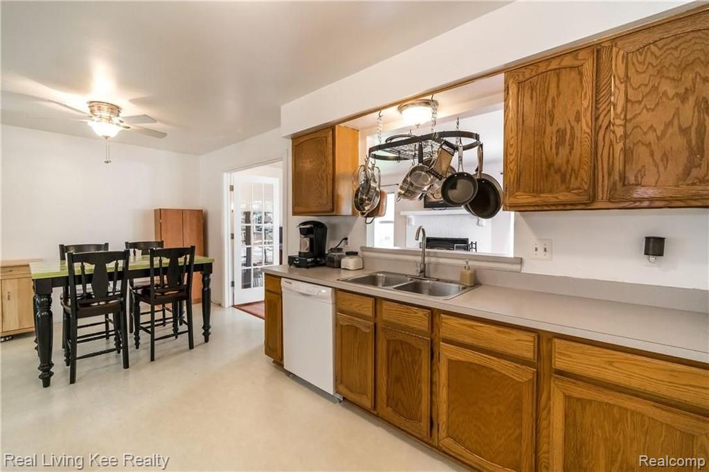 1642 Dancer Drive Rochester Hills, MI 48307 - Photo 13 of 35
