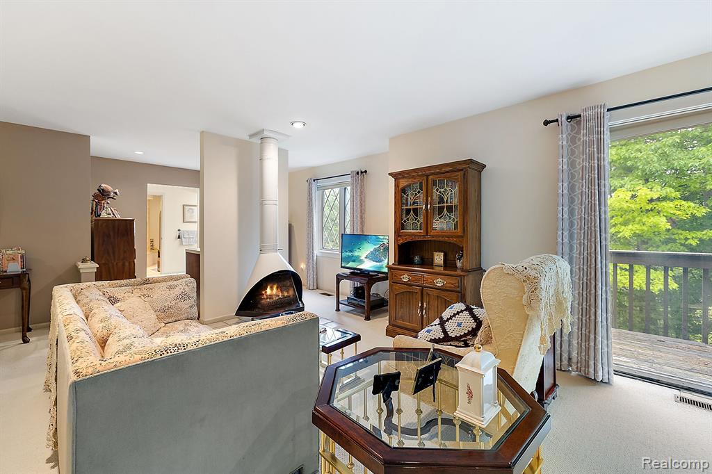 4670 Cove Road West Bloomfield, MI 48323 - Photo 19 of 37