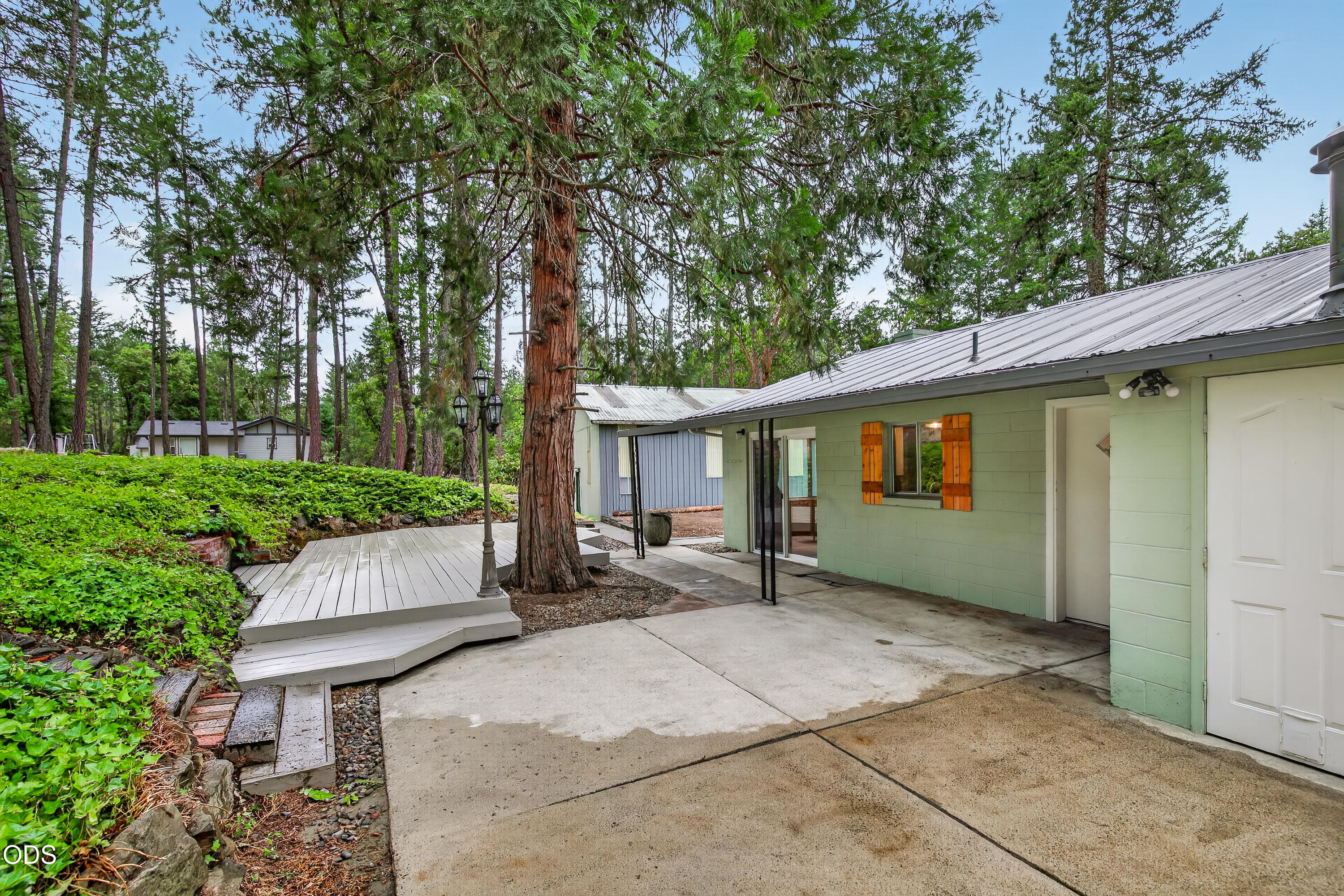 981 Upper Applegate Road Jacksonville, OR 97530 - Photo 23 of 36