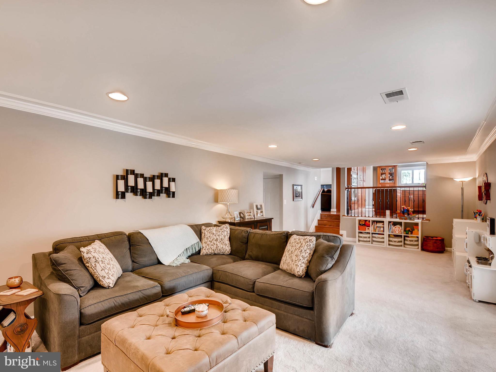 11102 Pool Road Cockeysville, MD 21030 - Photo 11 of 30 Spacious room for entertaining!