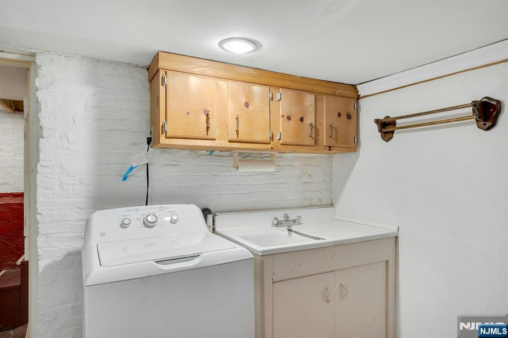 79 Washington Street Harrison, NJ 07029 - Photo 21 of 25 a utility room with dryer and washer
