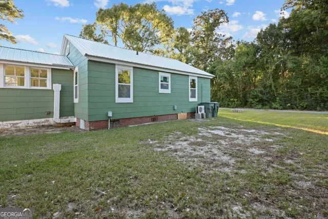 a view of a house with yard and a tree