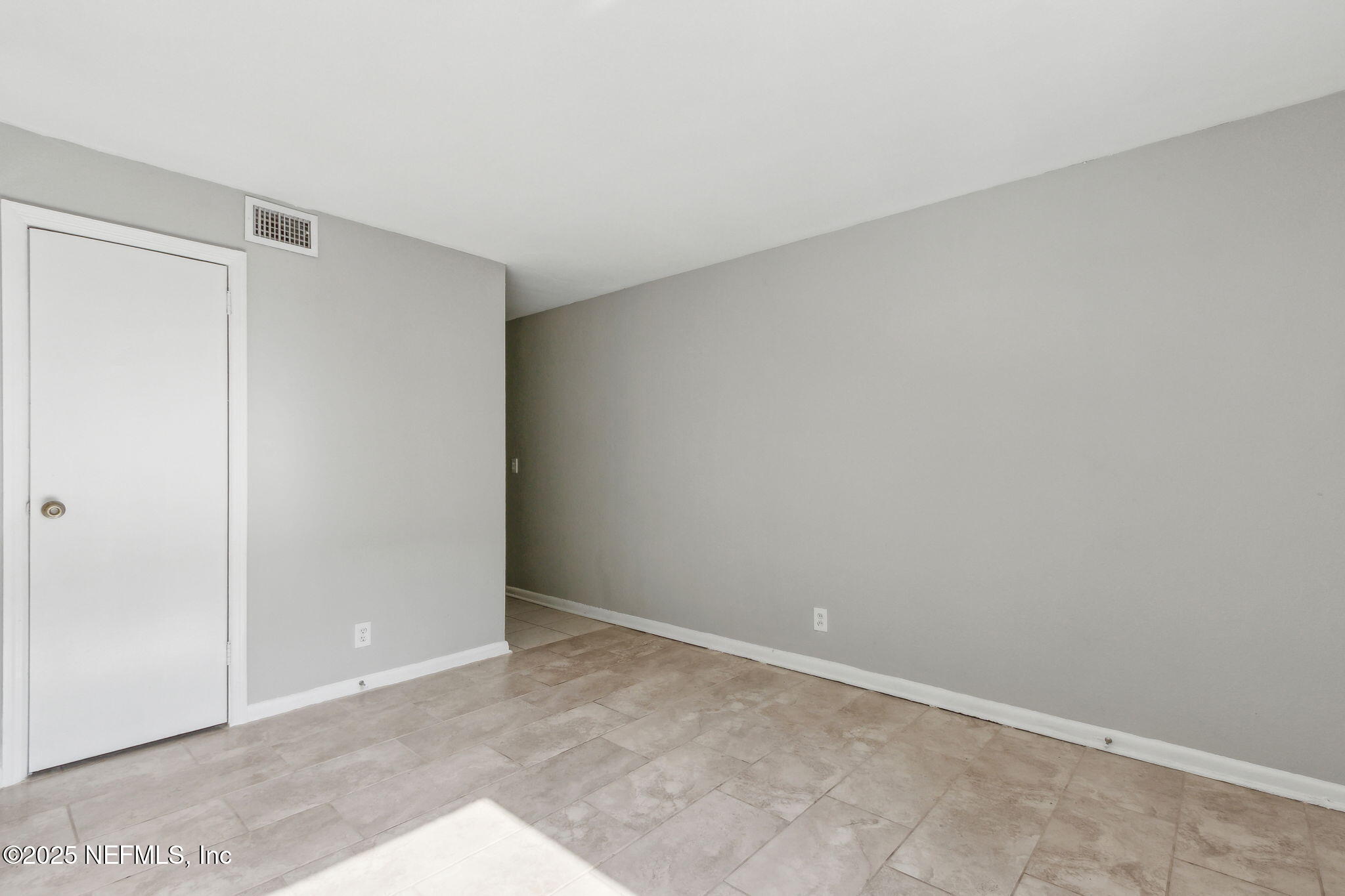 1224 West 18th Street, Unit 4 Jacksonville, FL 32209 - Photo 5 of 14 a view of an empty room