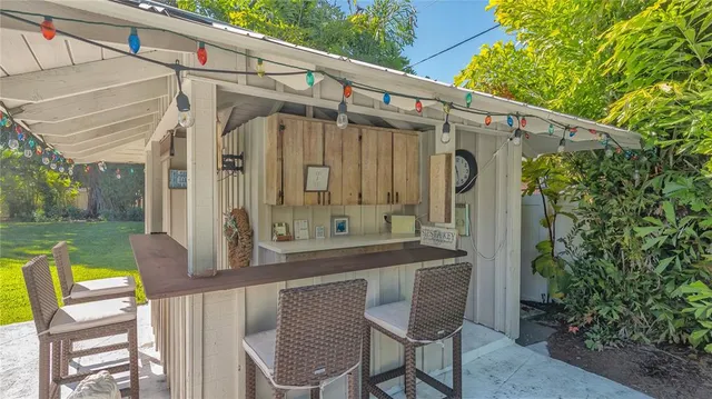 a view of yard with green space