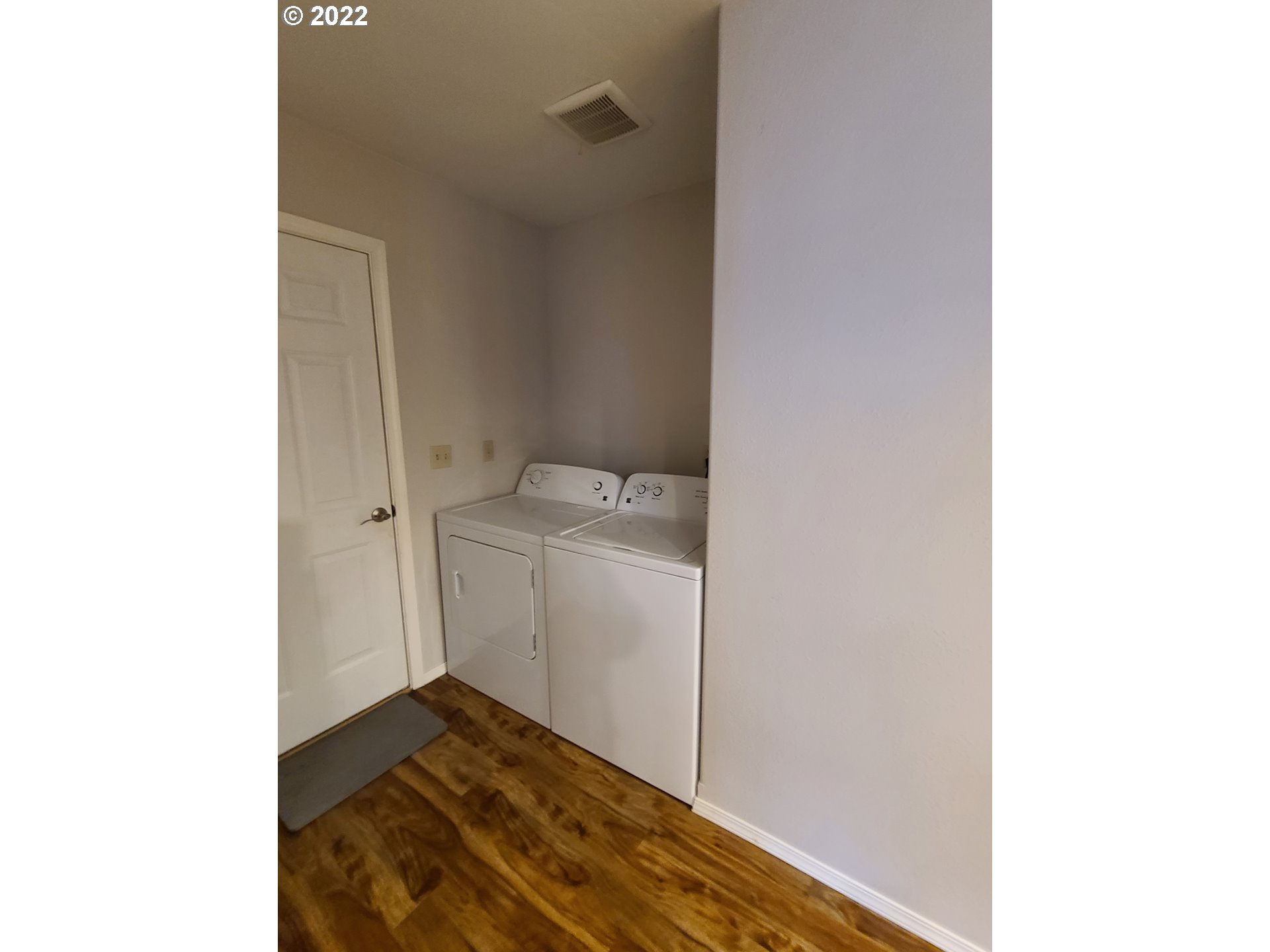 104 North College Street Joseph, OR 97846 - Photo 11 of 17 a utility room with a sink