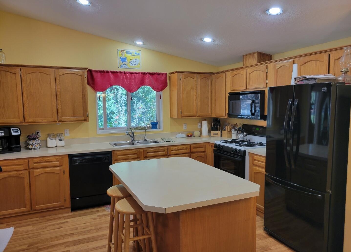 995 Riverside Drive, Unit 44 Rio Dell, CA 95562 - Photo 3 of 25