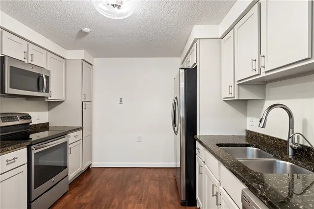 $3,000 | 30 Argyle Avenue, Unit 307, East Providence, RI 02915