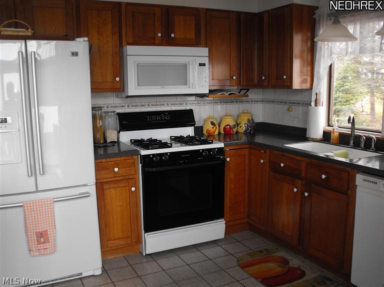 7193 Lake Road East Madison, OH 44057 - Photo 10 of 25 Gallery Image 10