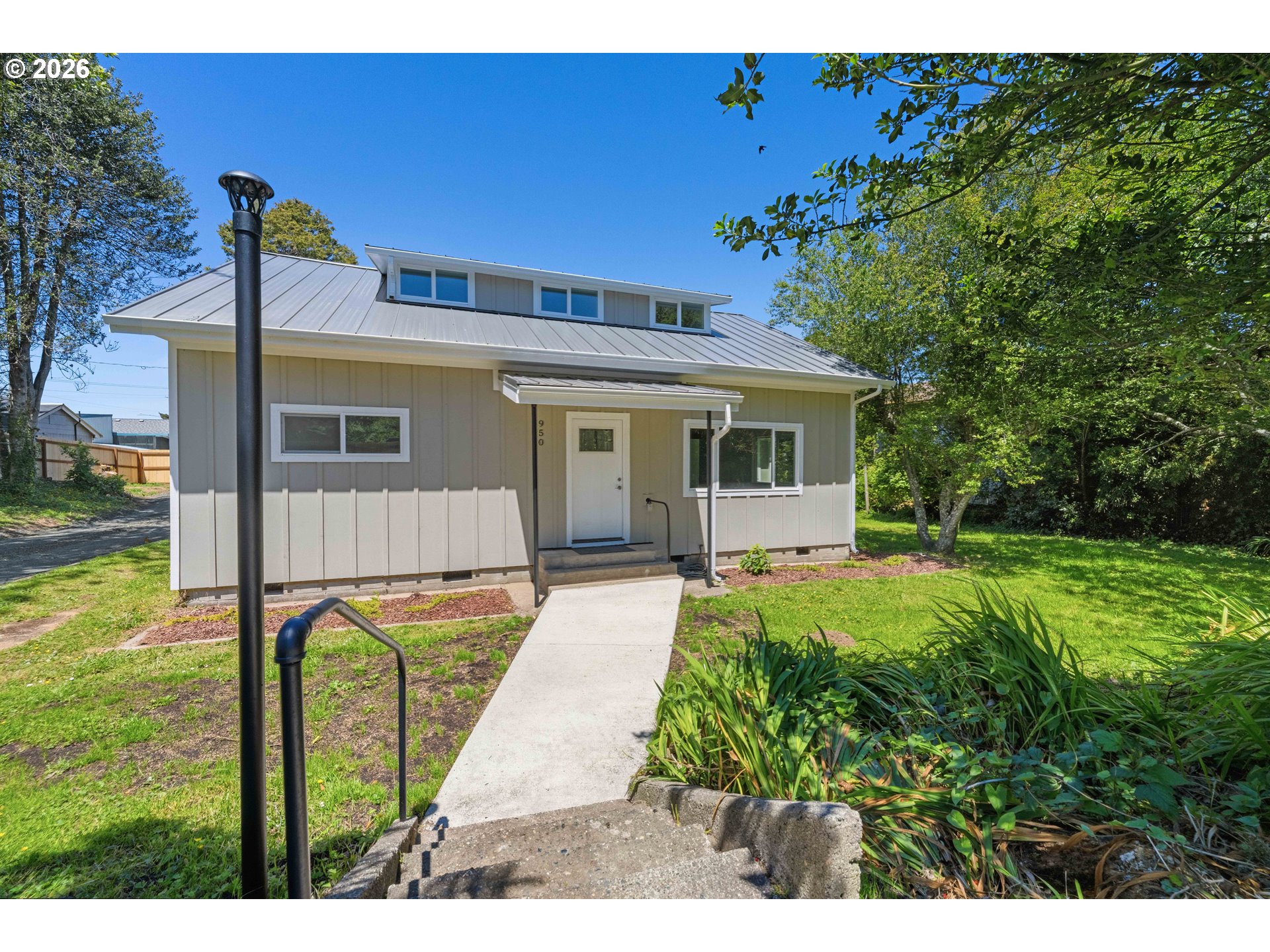 950 Exchange Street North Bend, OR 97459 - Photo 11 of 43
