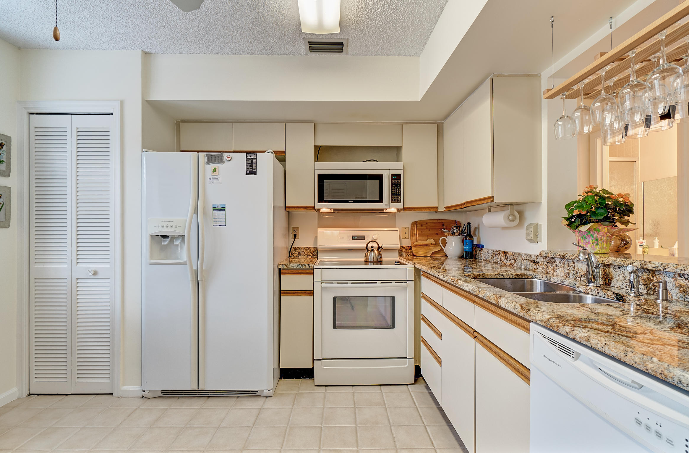 7866 Seville Place, Unit 2304 Boca Raton, FL 33433 - Photo 12 of 33 589E62D3-1DE5-4FE4-9270-559B40C6EEBE