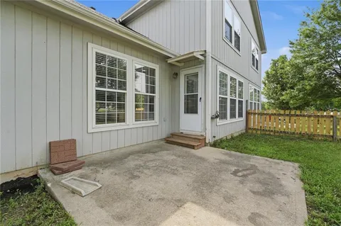 $260,000 | 21691 South Main Street, Spring Hill, KS 66083