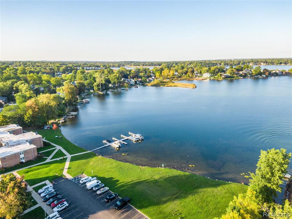 1655 Cass Lake Road, Unit A Keego Harbor, MI 48320 - Photo 28 of 36