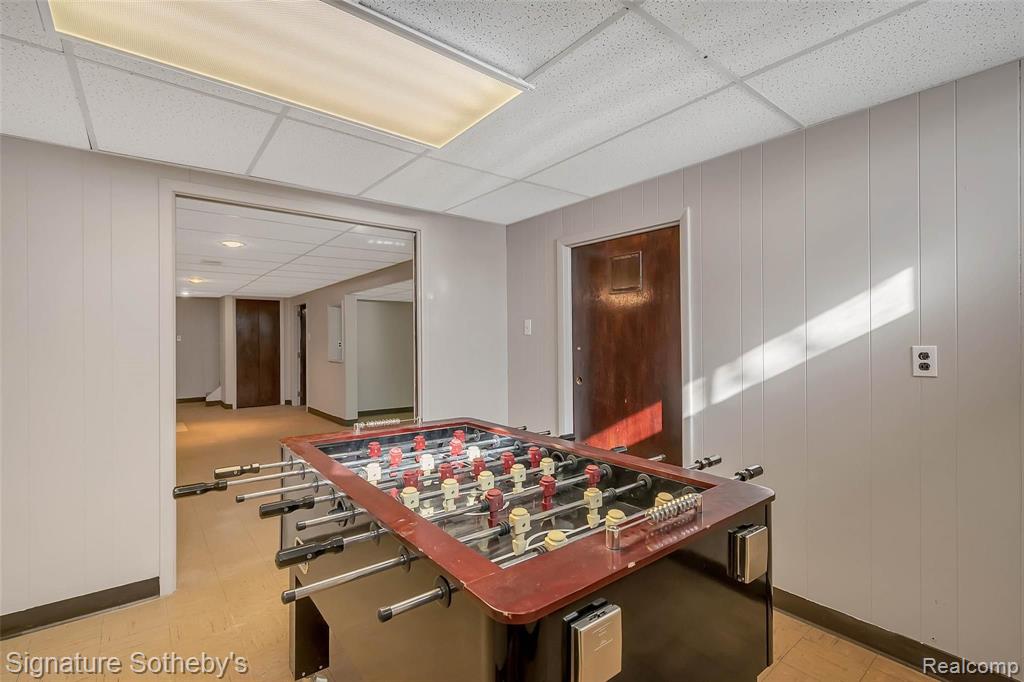 23048 Tuck Road Farmington Hills, MI 48336 - Photo 27 of 36