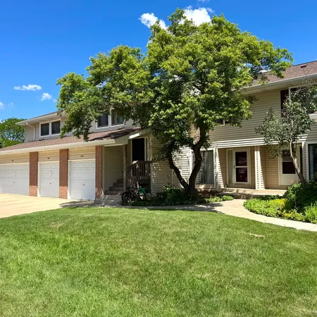 $274,900 | 1036 Pine Tree Circle North, Buffalo Grove, IL 60089