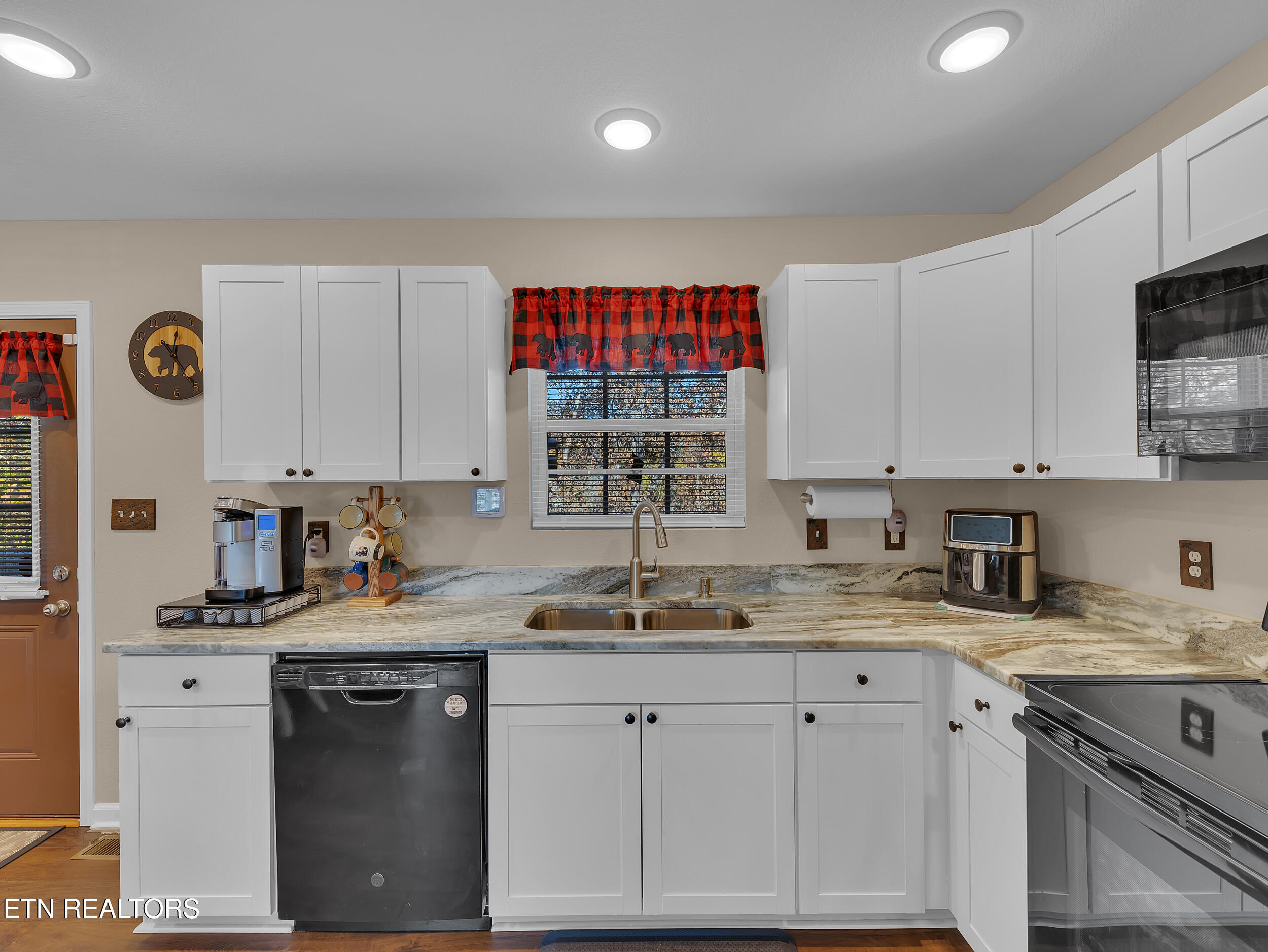 1044 Lake Smoky Road Sevierville, TN 37876 - Photo 11 of 25 11_12