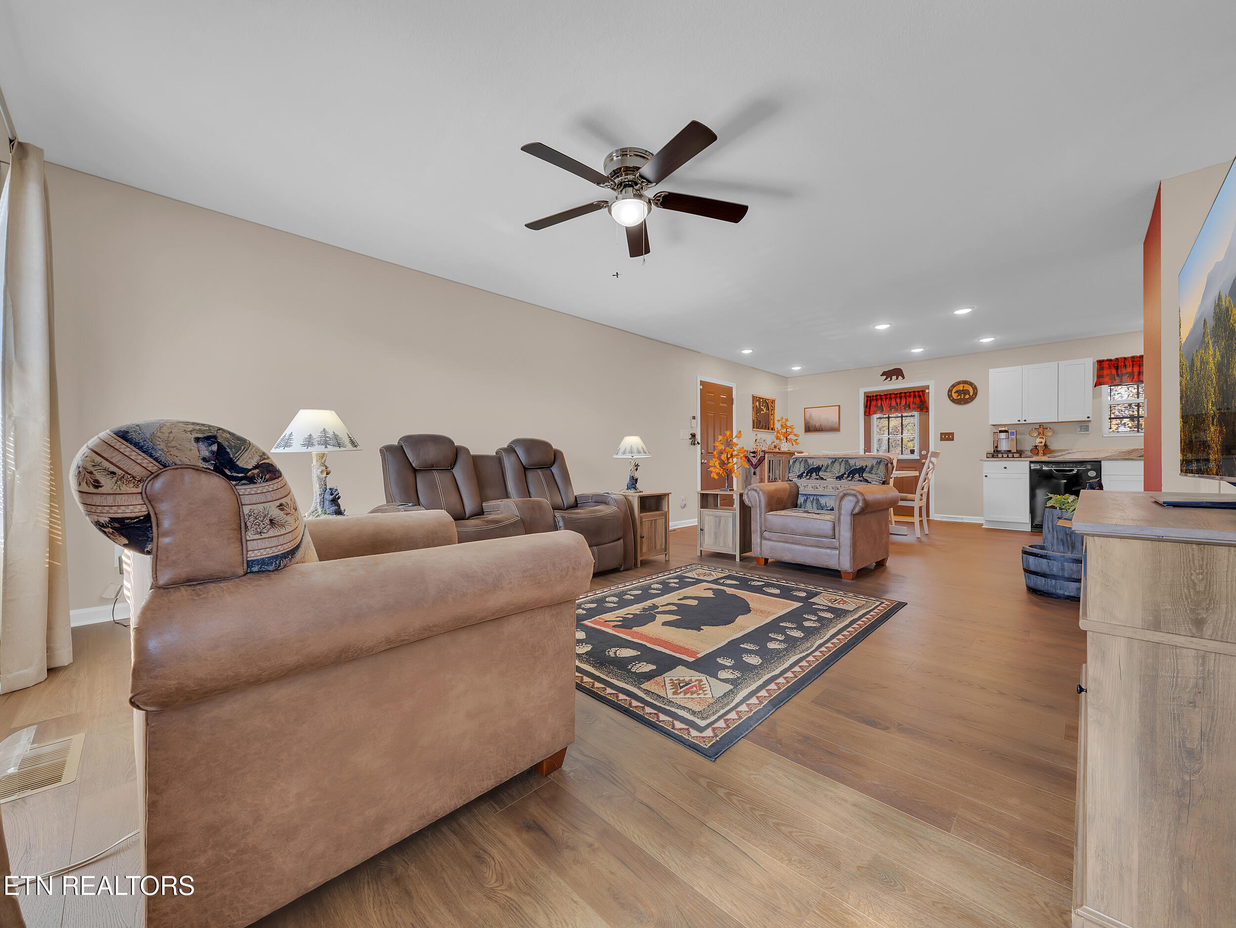 1044 Lake Smoky Road Sevierville, TN 37876 - Photo 6 of 25 6_06